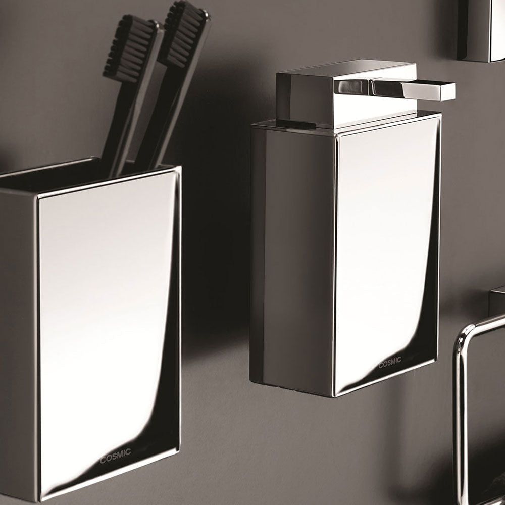 Dispenser sapone a muro in ottone cromato della collezione 'Bath Life' by Cosmic