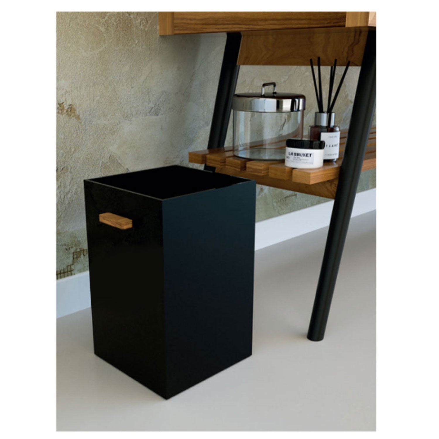 Cestino gettacarte in Plexiglass nero con manici in Teak serie Bright by Cipi 20x20x30cm