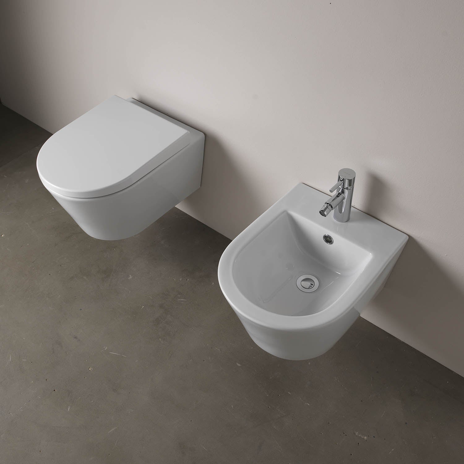 Sanitari sospesi Sanindusa Urb.Y PLUS 52 wc, bidet e sedile tradizionale