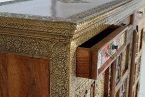 Credenza in stile etnico intarsiato in maiolica e bronzo goffrato