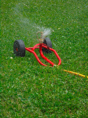 Irrigatore con Ruote Trascinabile per Prato in Acciaio Rosso