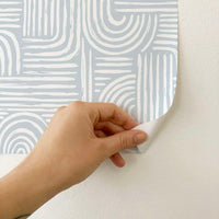 Carta da parati adesiva Maze in vinile azzurro polvere- 1 rotolo 50x300 cm-Decochic