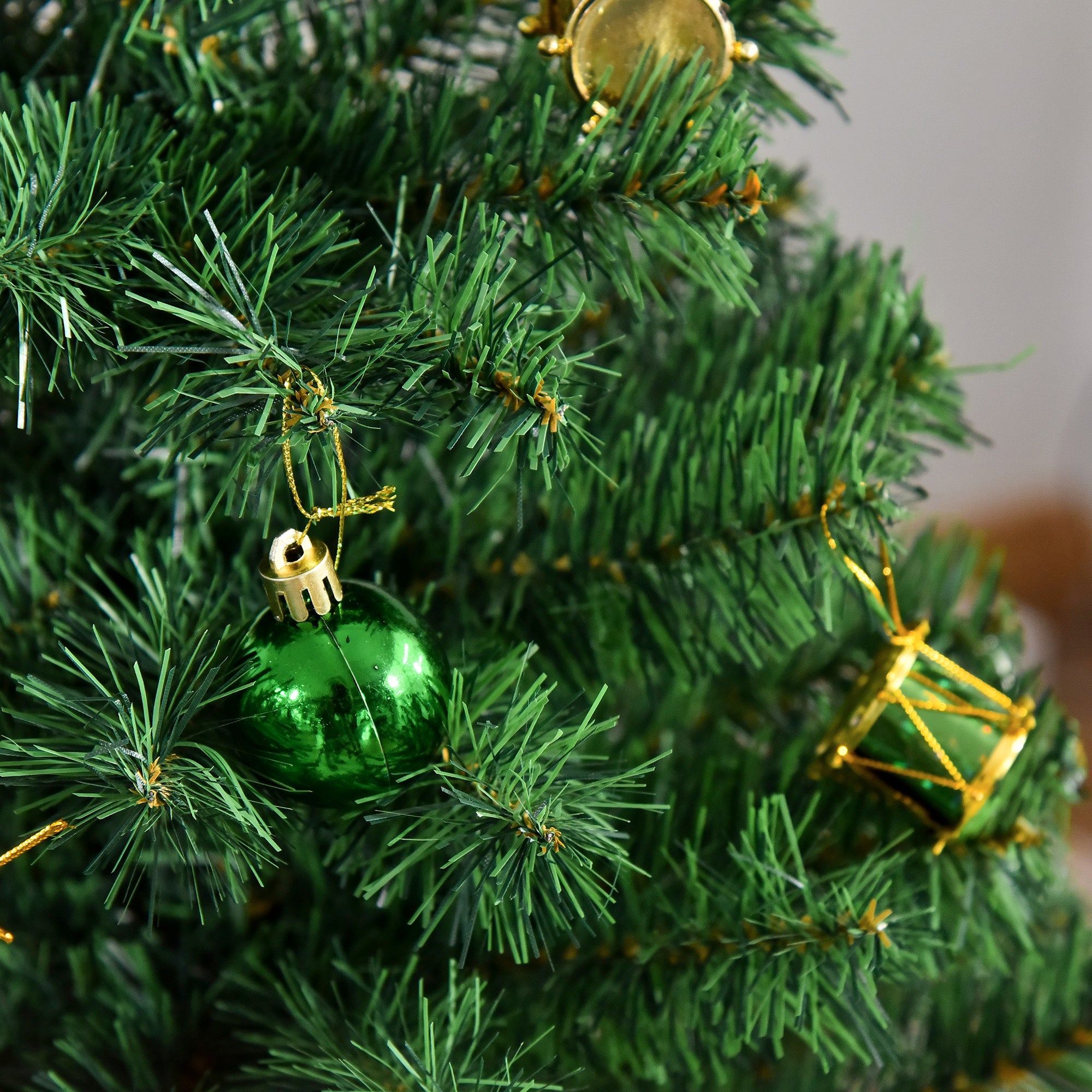 Albero di Natale Artificiale 150 cm con Palline e Decorazioni Verde