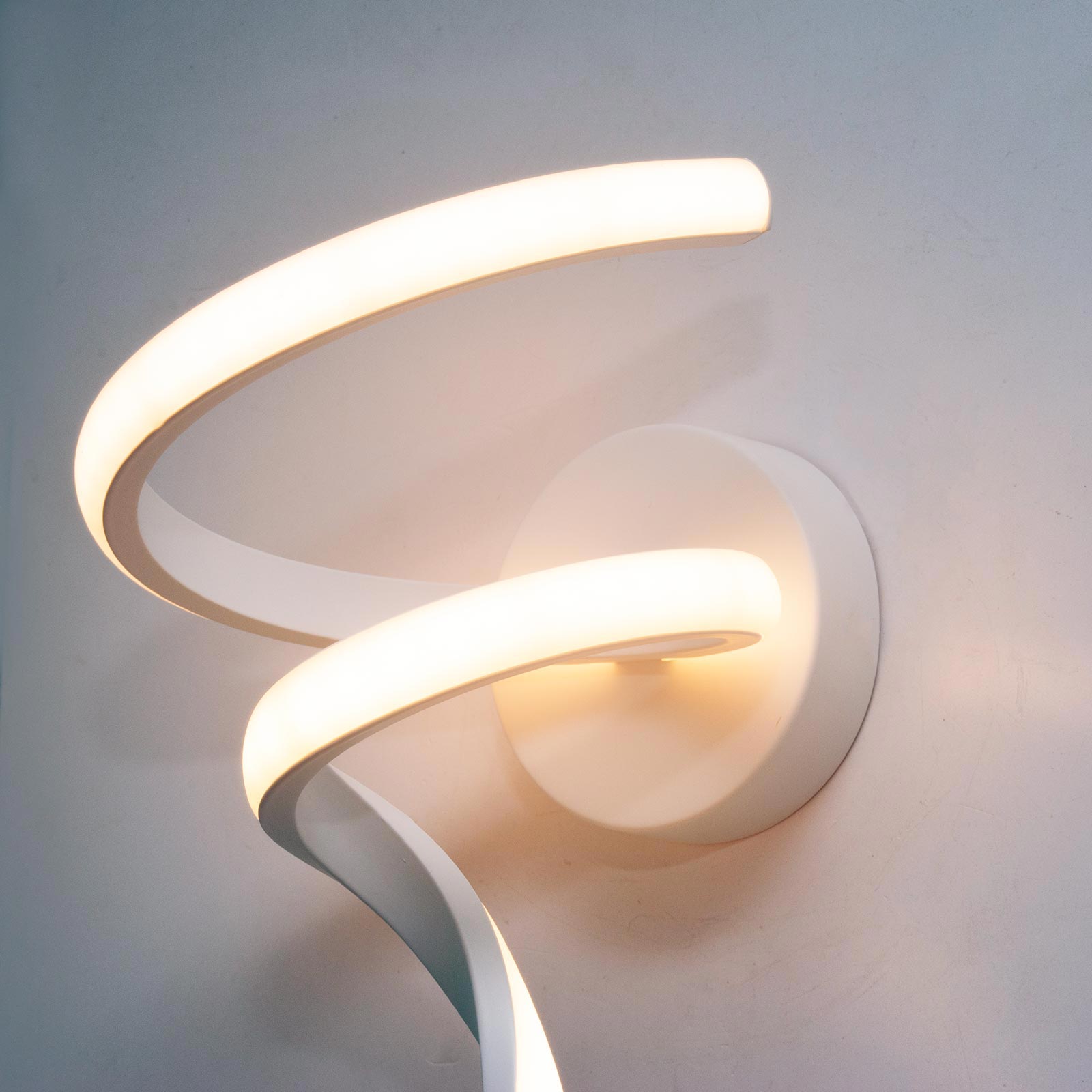 Applique LED stilizzato moderno lampada da parete CCT 3 step con memoria curva spirale 10W luce soggiorno ufficio 230V