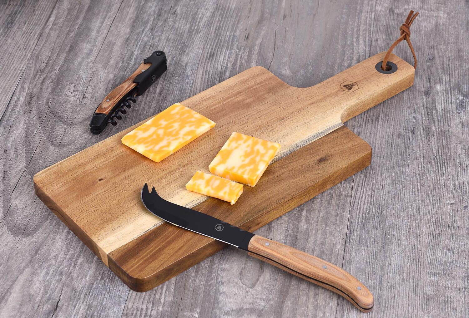 Set Vino e Formaggio 1 Coltello 1 Cavatappi 1 Tagliere Salumi in Legno