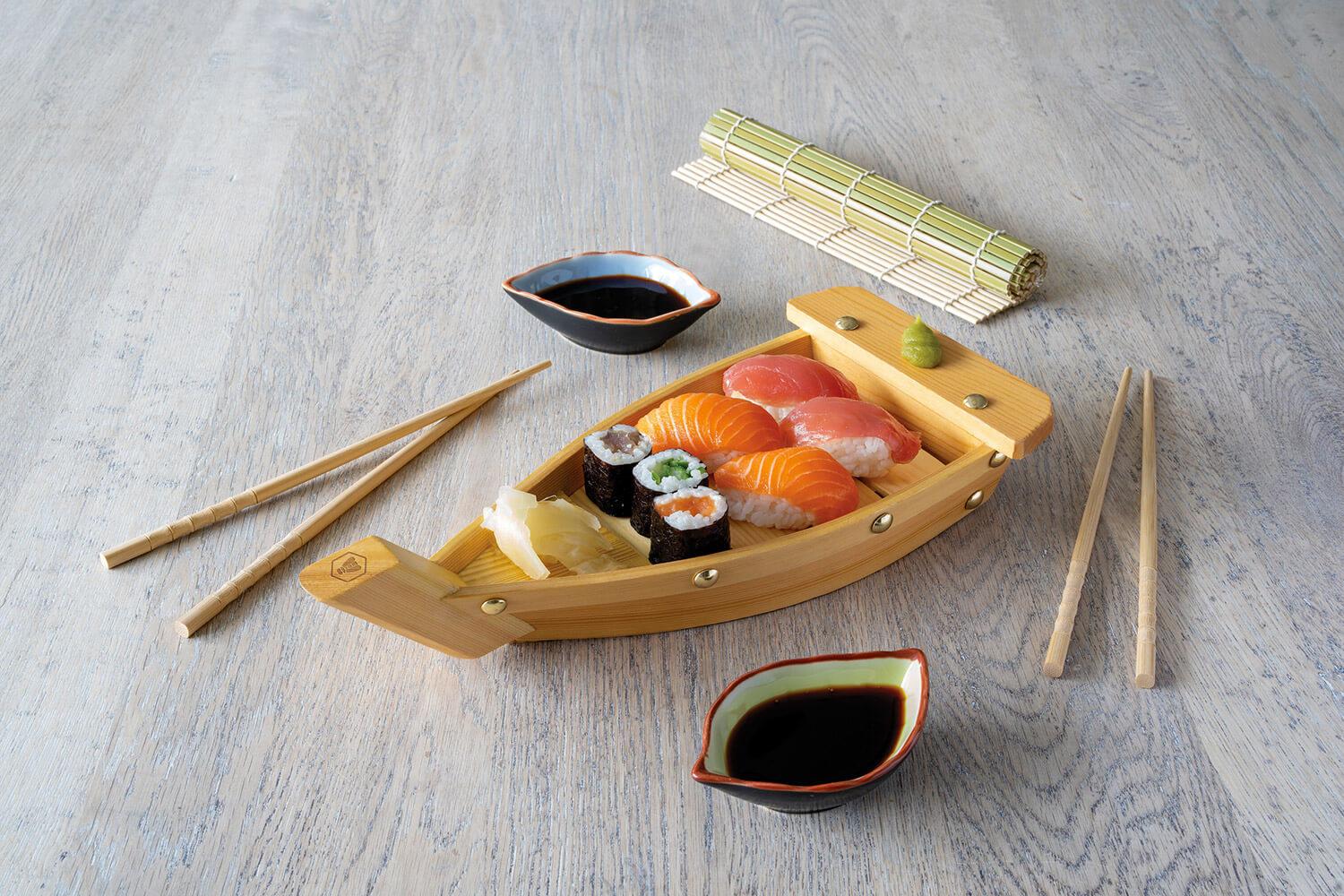 Set Sushi con Barca in Legno Bacchette e Tappetino in Bambù