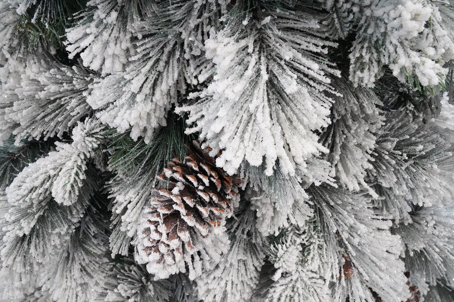 Albero di Natale Artificiale Innevato 240 cm 63 Rami con 350 LED Abete Verde