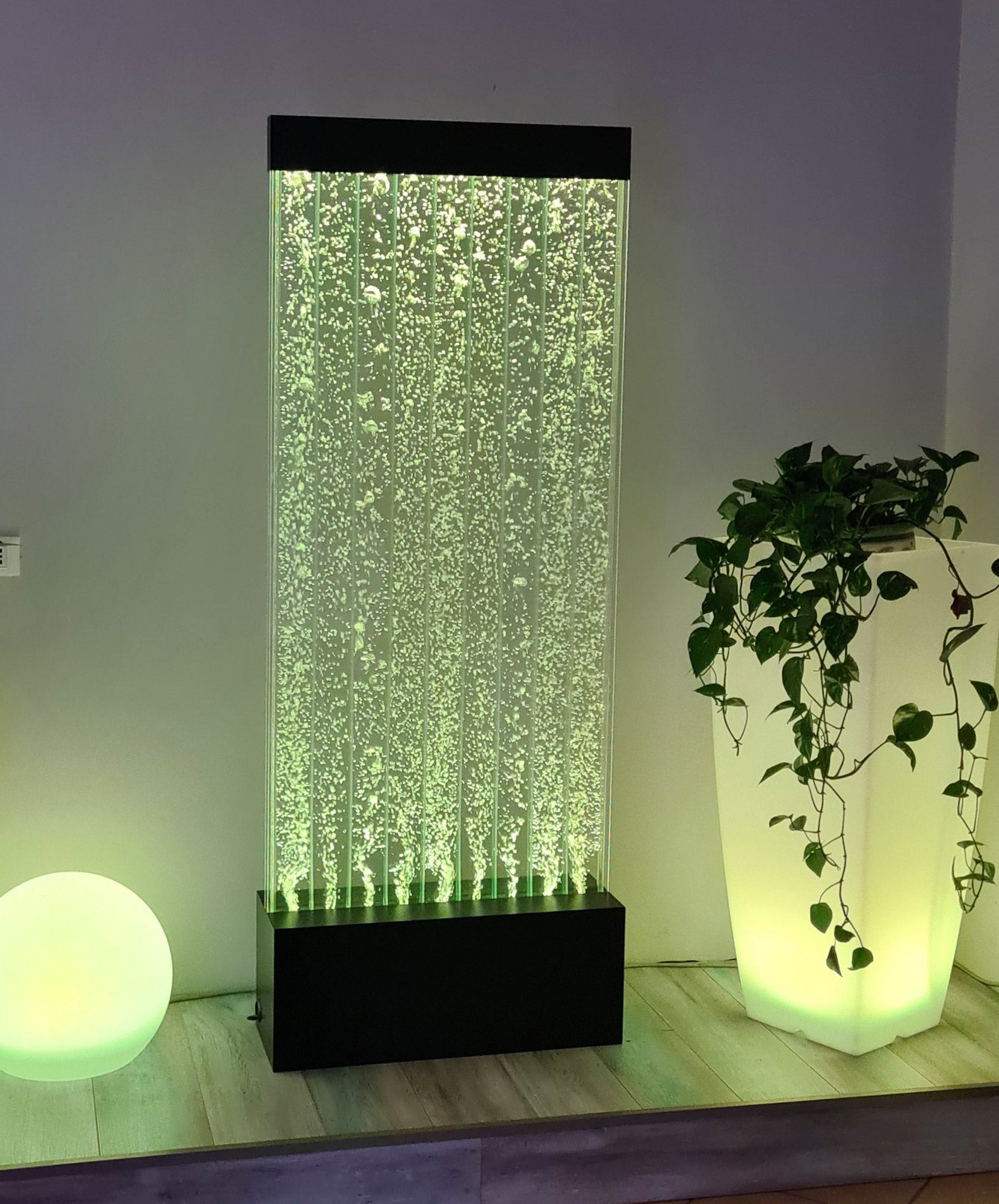 Muro d’Acqua con Bolle Verticali 70x180 cm in Plexiglas con LED Perlage Corallo Stretto