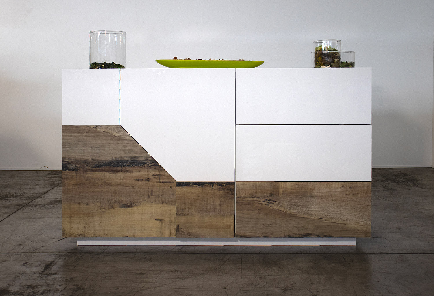 Credenza 2 Ante + 3 Cassetti 140x43x86 cm Alien Bianco Lucido e Acero Pereira