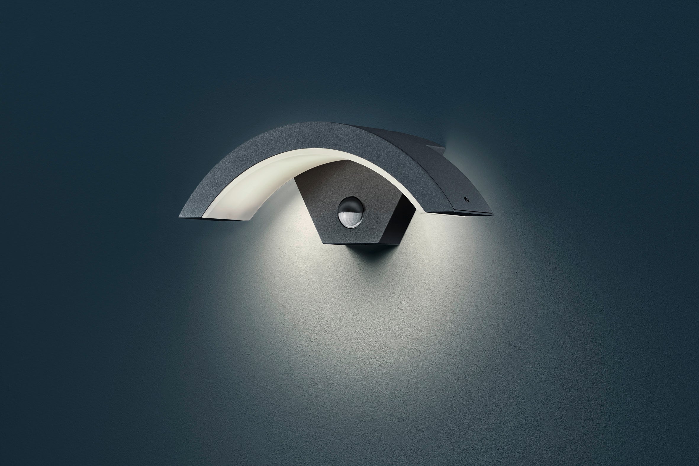 Applique Led Parete Esterno Arco Sensore Movimento Grigio Ohio GD Trio