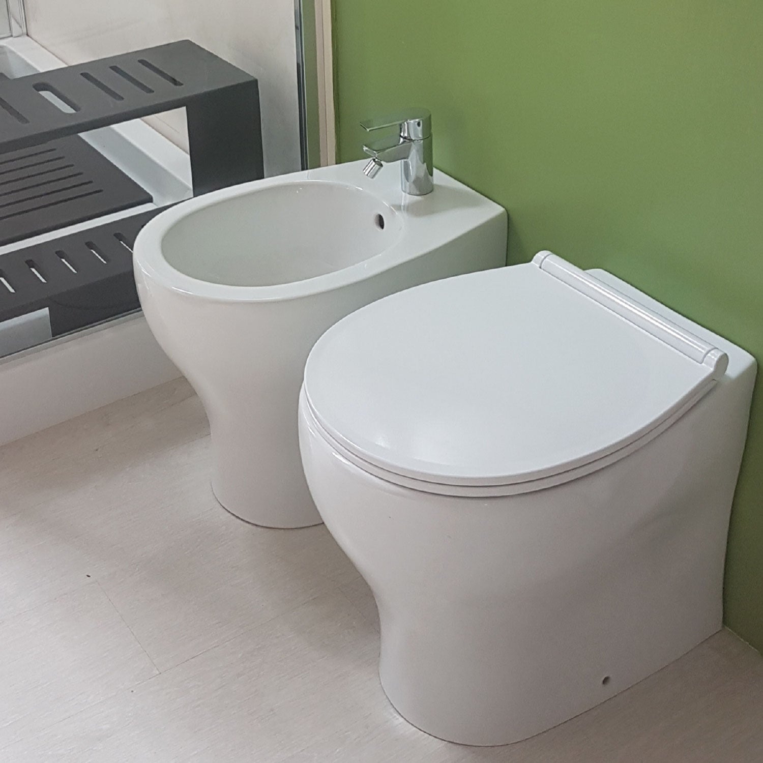 Sanitari filomuro senza brida Innova Denver wc, bidet, sedile soft close