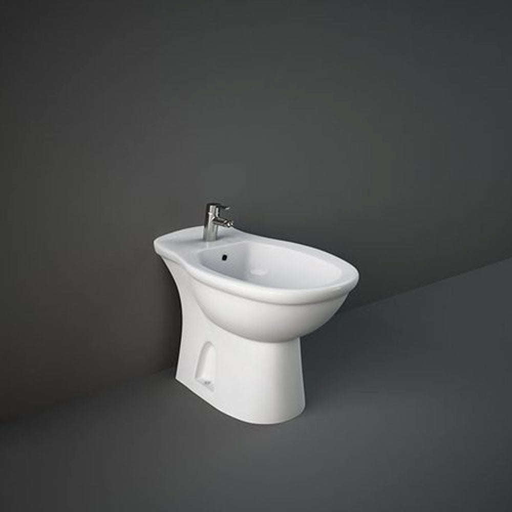 Sanitari bagno a terra distanziati da parete Rak Karla wc, bidet e sedile 