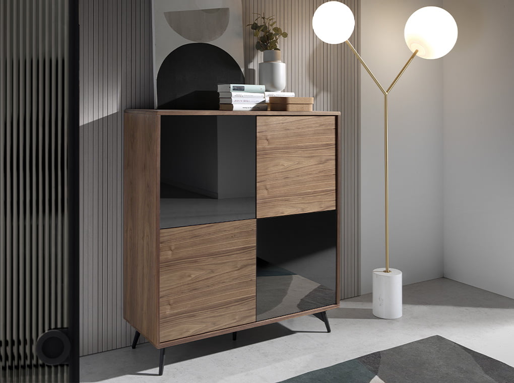 Credenza in legno di noce e ante in vetro nero a specchio