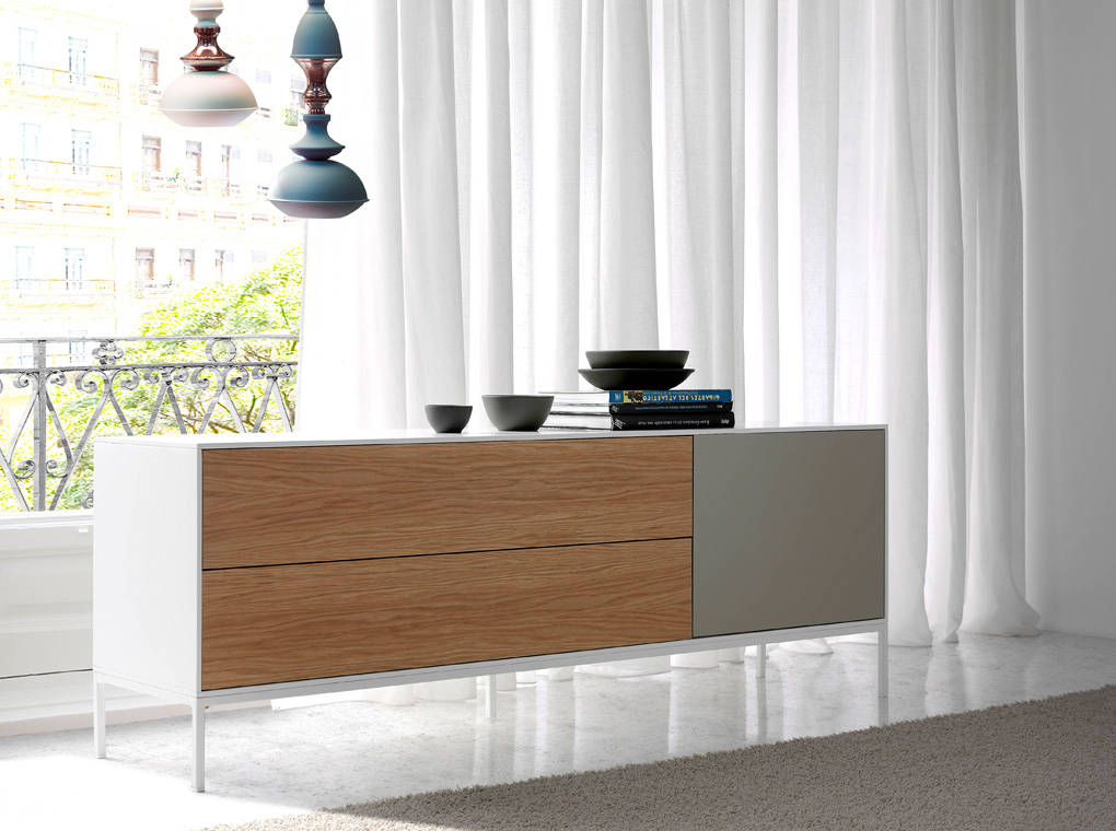 Credenza in legno bianco, rovere e acciaio bianco