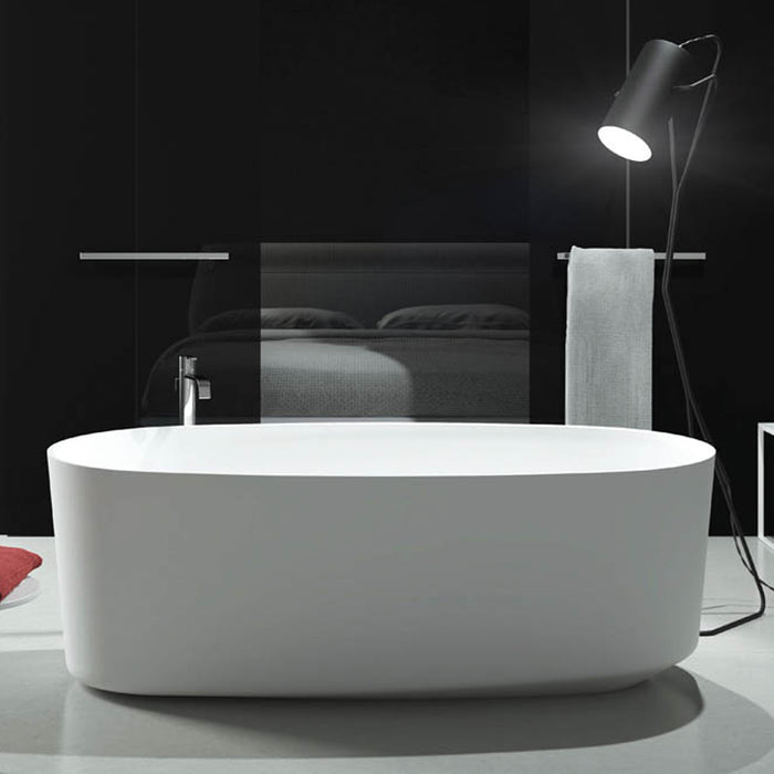 Vasca freestanding in Luxolid modello Marechiaro Tub. Linee tondeggianti, colore bianco