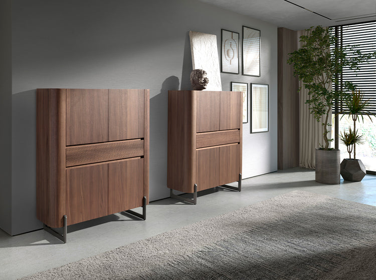 Credenza alta in noce e acciaio scuro metallizzato