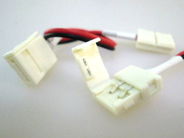 4 PZ Connettore 8mm Per Collegare Due Strip Led Smd 3528 Senza Saldare