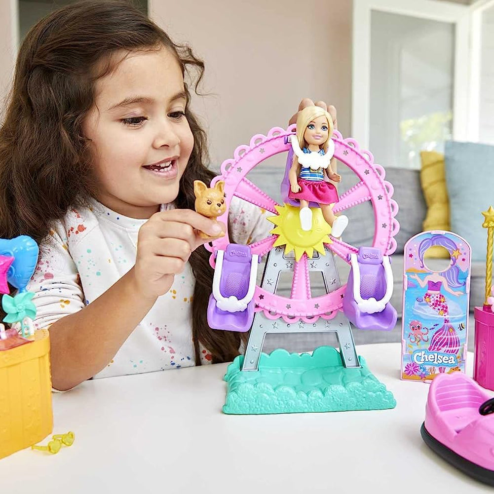 Barbie Playset Luna Park Club Chelsea e Bambola con Accessori Parco Divertimenti