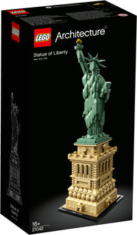 Celebra un monumentale mix di architettura e scultura con questo set lego® architecture 21042 statua della libertà. l’iconico simbolo di libertà americano, alto 93 m, è ubicato sulla liberty island, nel porto di new york, dalla quale dà il benvenuto alle 