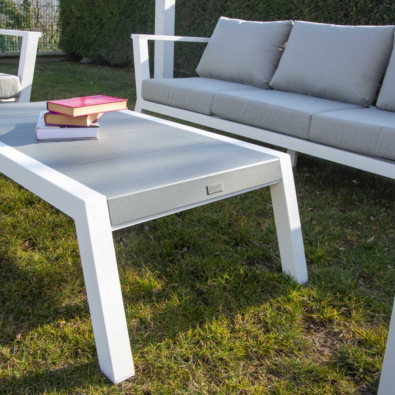 Set Salotto da Giardino Divano 2 Poltrone e Tavolino in Alluminio Riverton Bianco