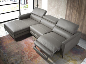 Divano a chaise longue in pelle grigio scuro con meccanismo relax