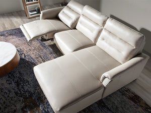 Divano chaise longue in pelle e relax