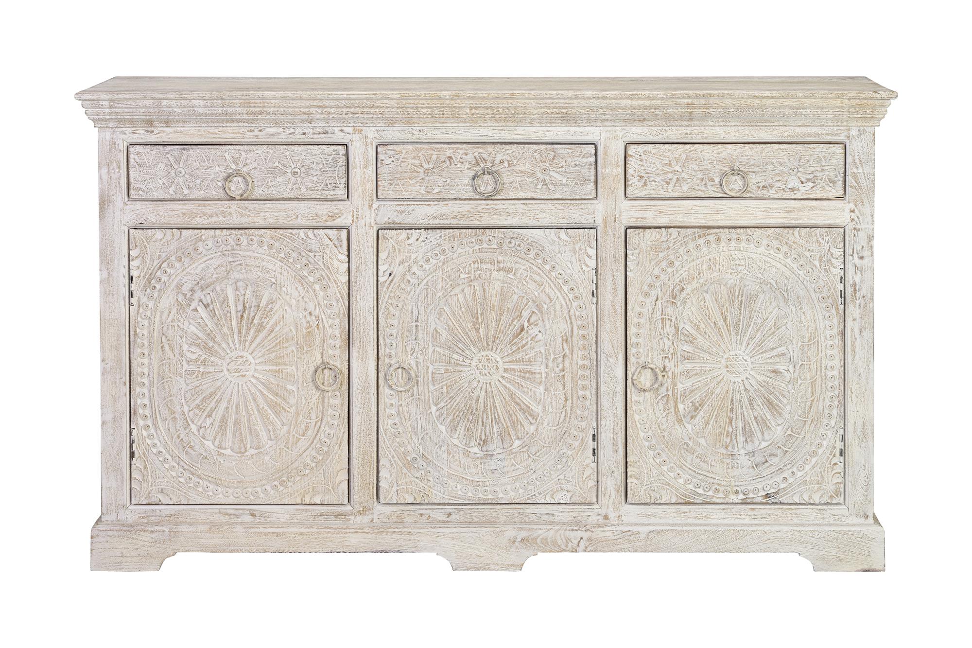 Credenza in massello di mango intagliato con scaffali interni