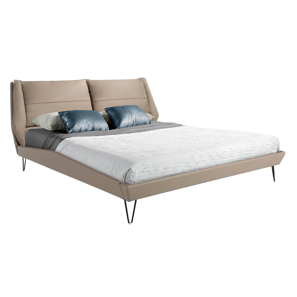 Letto matrimoniale 192x223x98 cm rivestito in similpelle con gambe in acciaio colore nero