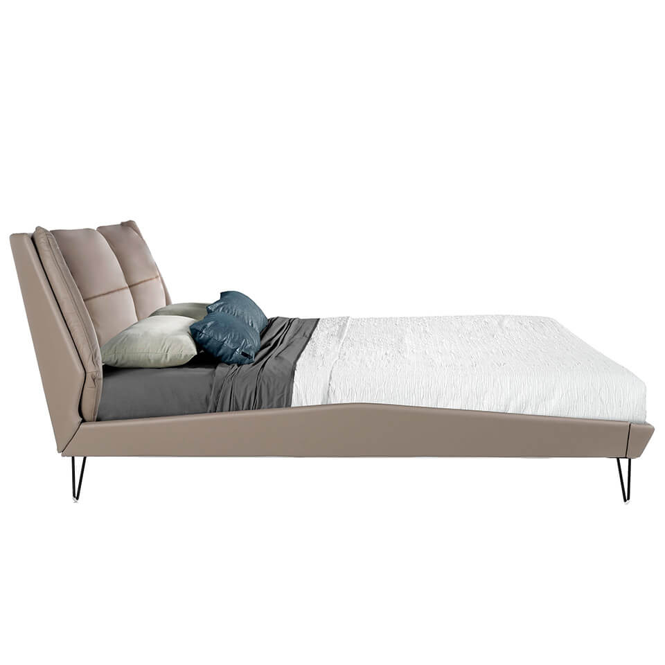 Letto matrimoniale 192x223x98 cm rivestito in similpelle con gambe in acciaio colore nero