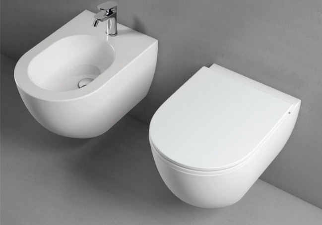 Sanitari Sospesi senza brida Ceramica Azzurra serie Comoda con sedile Soft Close