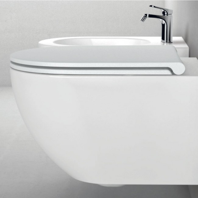 Sanitari Sospesi senza brida Ceramica Azzurra serie Comoda con sedile Soft Close