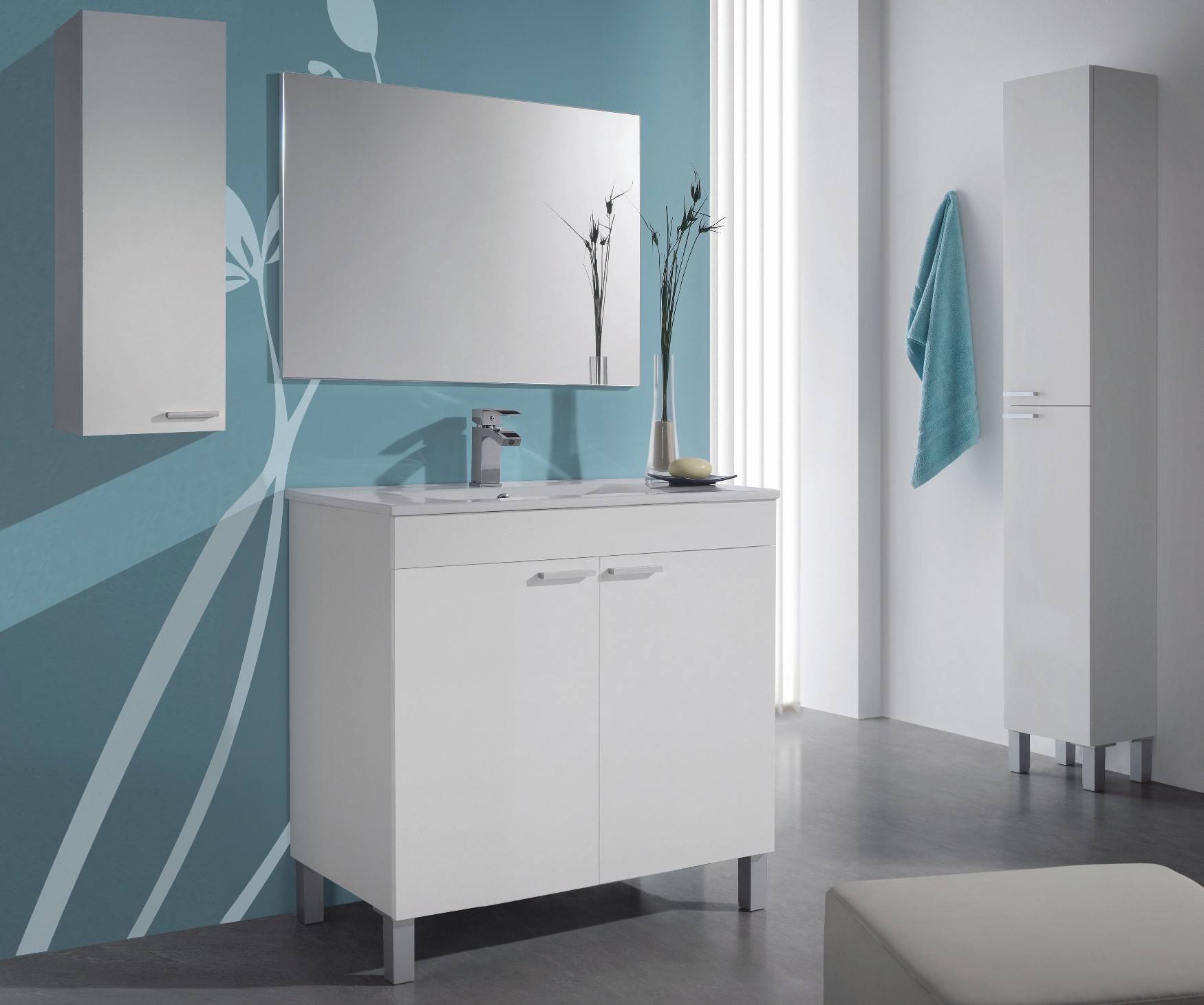 Colonna Bagno Torrance, Mobile a colonna per bagno a 1 anta, Armadio pensile sospeso con 1 ripiano, cm 30x25h85, Bianco lucido