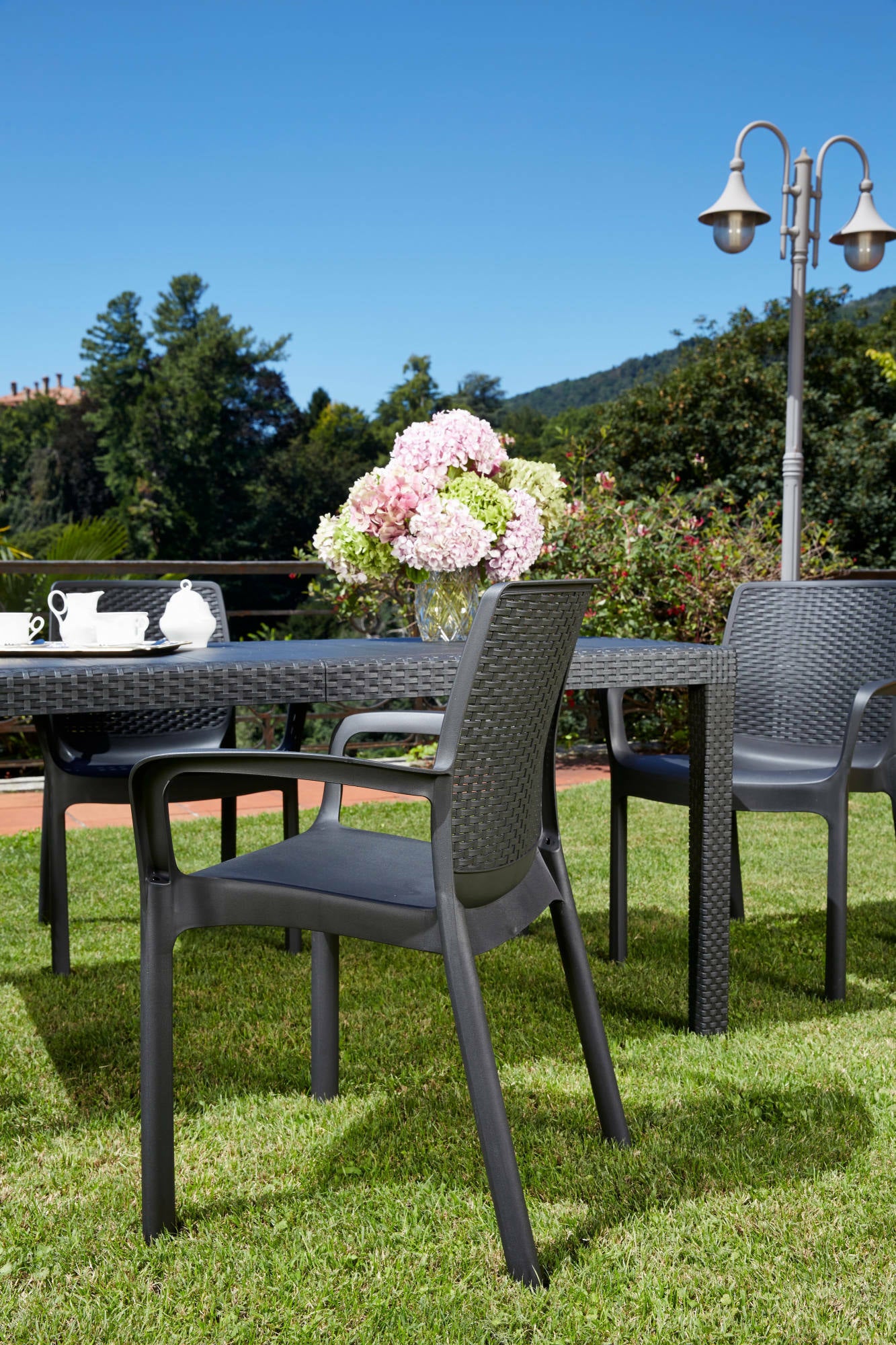 Sedia da esterno Torino, Seduta da giardino, Sedia per tavolo da pranzo, Poltrona outdoor effetto rattan, 100 % Made in Italy, Cm 54x60h82, Antracite