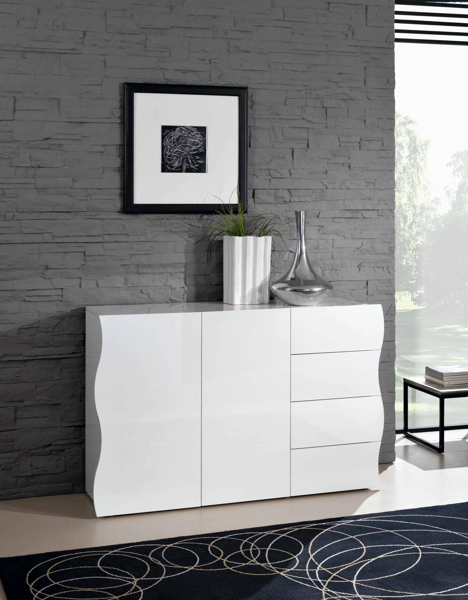 Credenza ondulata, Madia di design a 2 ante e 4 cassetti, Made in Italy, Mobile Porta TV, Buffet da soggiorno, cm 124x40h81, colore Bianco lucido