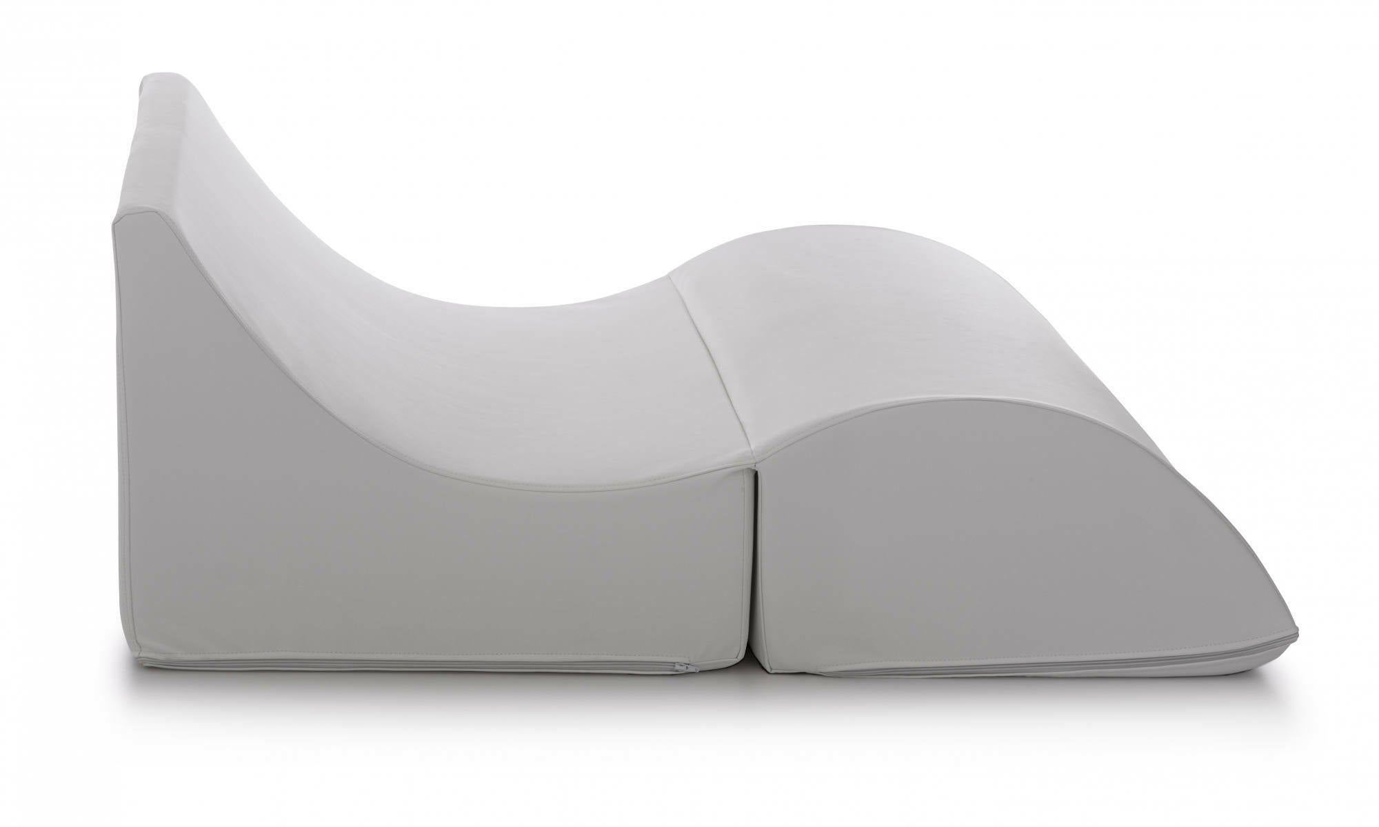 Letto pieghevole Annabella, Pouf trasformabile in letto matrimoniale, 100% Made in Italy, Pouf trasformabile in una chaise longue in ecopelle, cm 100x200h70, Bianco