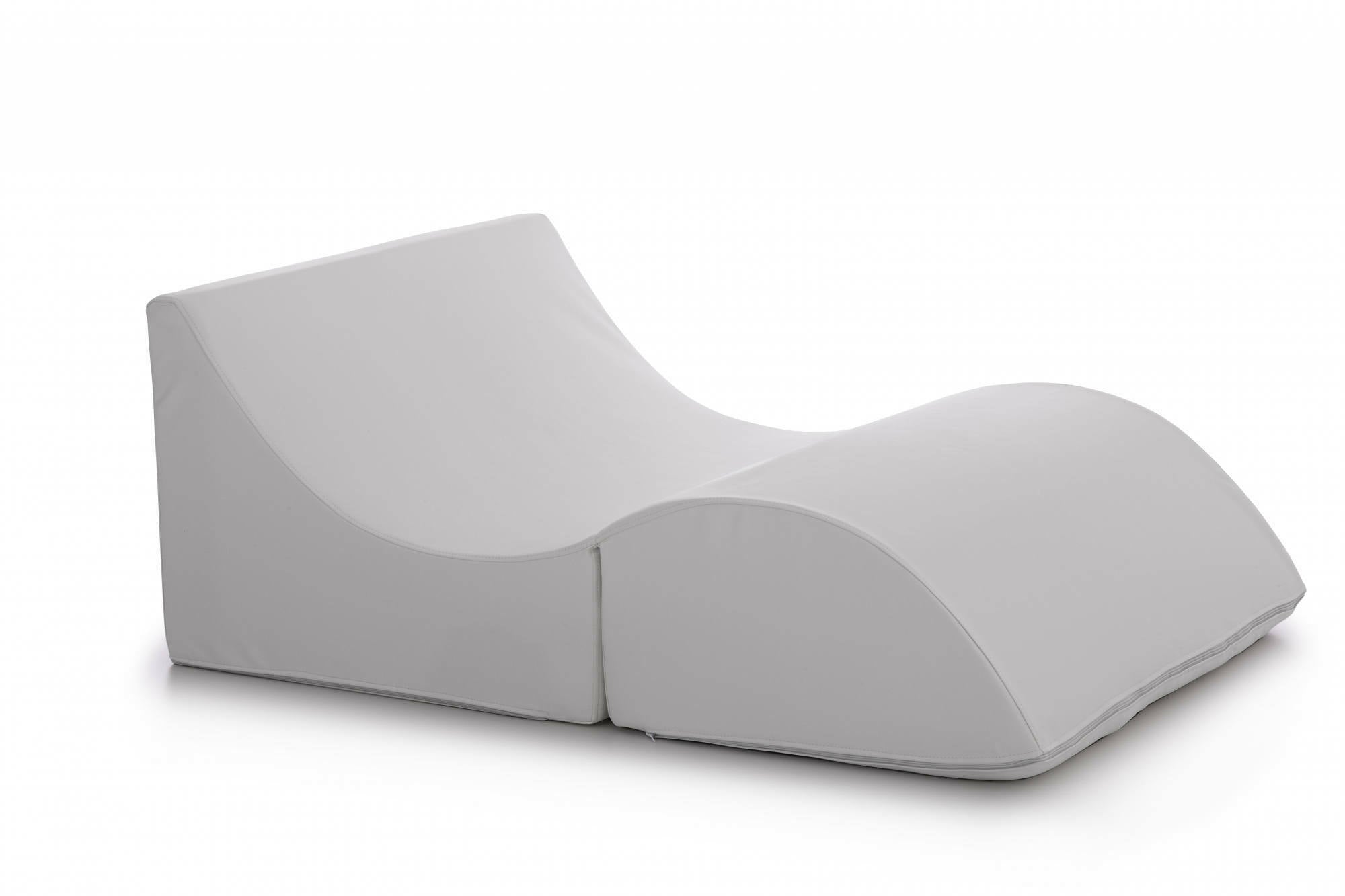 Letto pieghevole Annabella, Pouf trasformabile in letto matrimoniale, 100% Made in Italy, Pouf trasformabile in una chaise longue in ecopelle, cm 100x200h70, Bianco