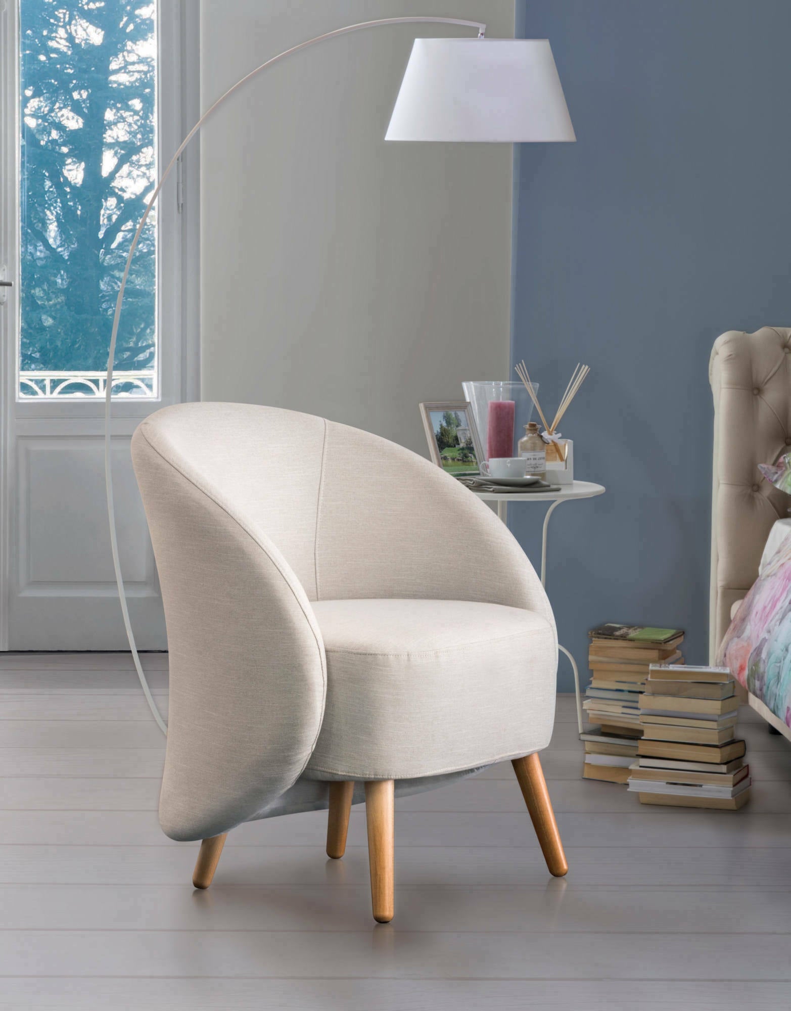 Poltrona Annarella, Poltrona di design da salotto, 100% Made in Italy, Poltroncina relax in tessuto imbottito, cm 70x60h80, Beige