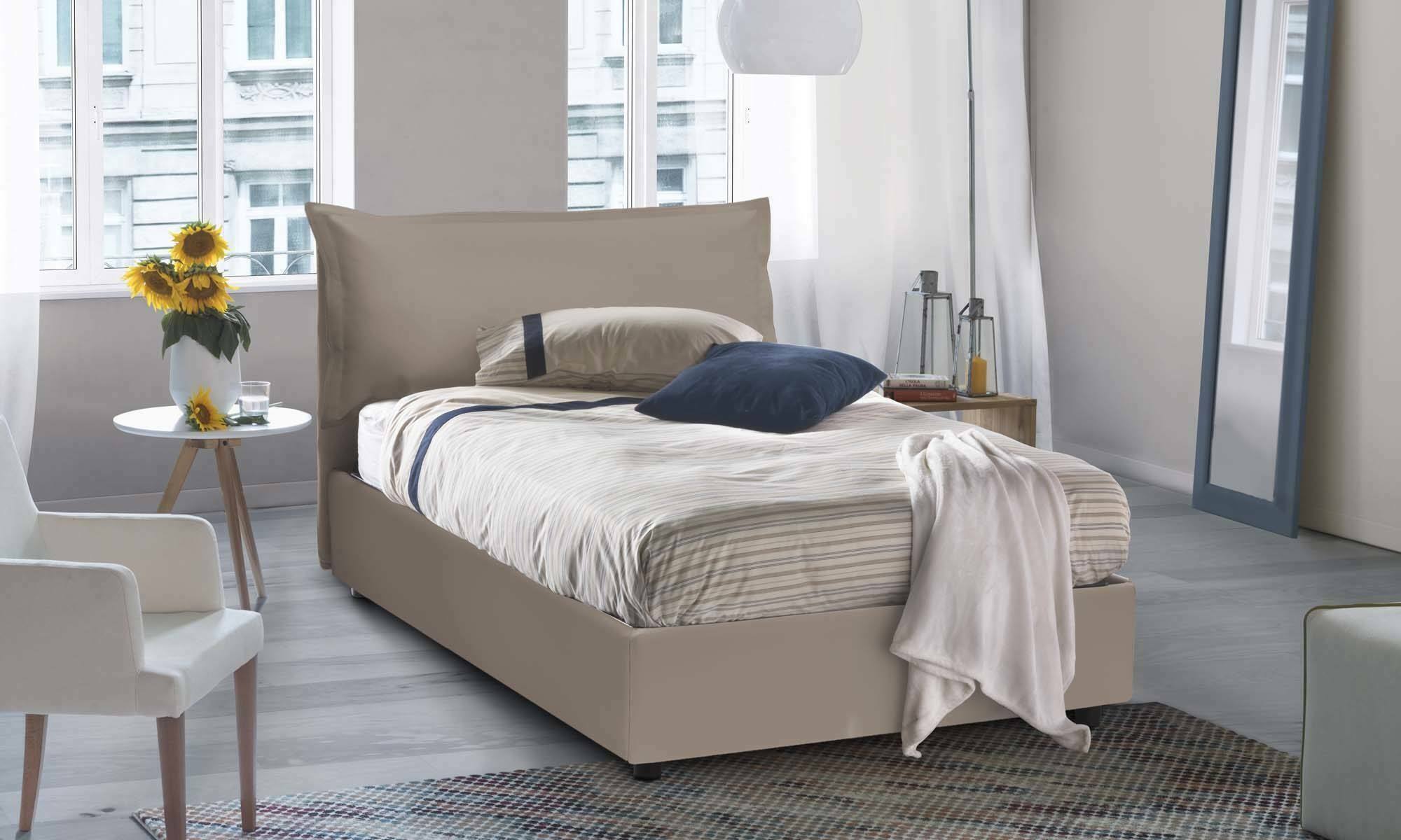 Letto piazza e mezza Olivia, Letto contenitore con rivestimento in ecopelle, Made in Italy, Apertura frontale, adatto per materasso cm 120x200, Tortora