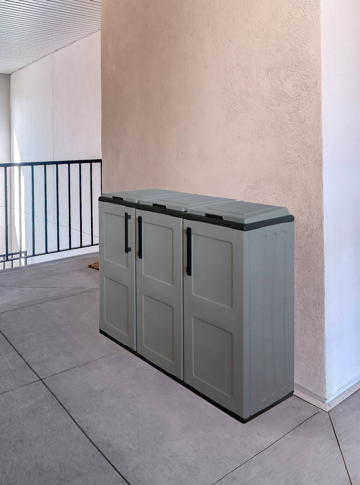 Armadio portarifiuti da esterno o interno, Mobile porta 3 sacchi a 3 ante, 100% Made in Italy, cm 102x37h90, colore Grigio