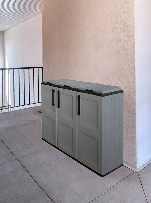 Armadio portarifiuti da esterno o interno, Mobile porta 3 sacchi a 3 ante, 100% Made in Italy, cm 102x37h90, colore Grigio