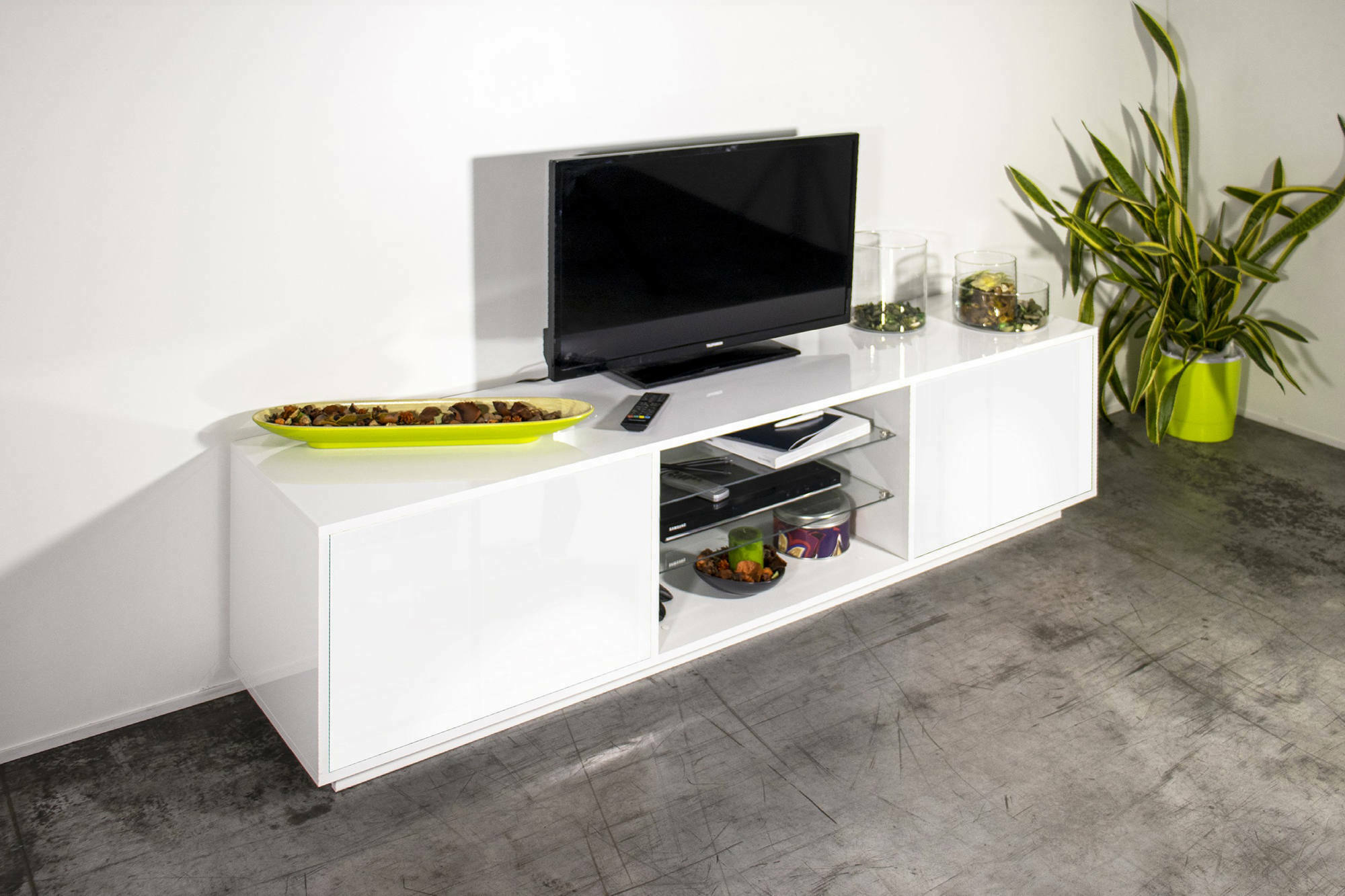 Mobile porta TV Dlongon, Credenza bassa da soggiorno a 2 ante, Base porta TV, 100% Made in Italy, cm 180x41h46, Bianco lucido