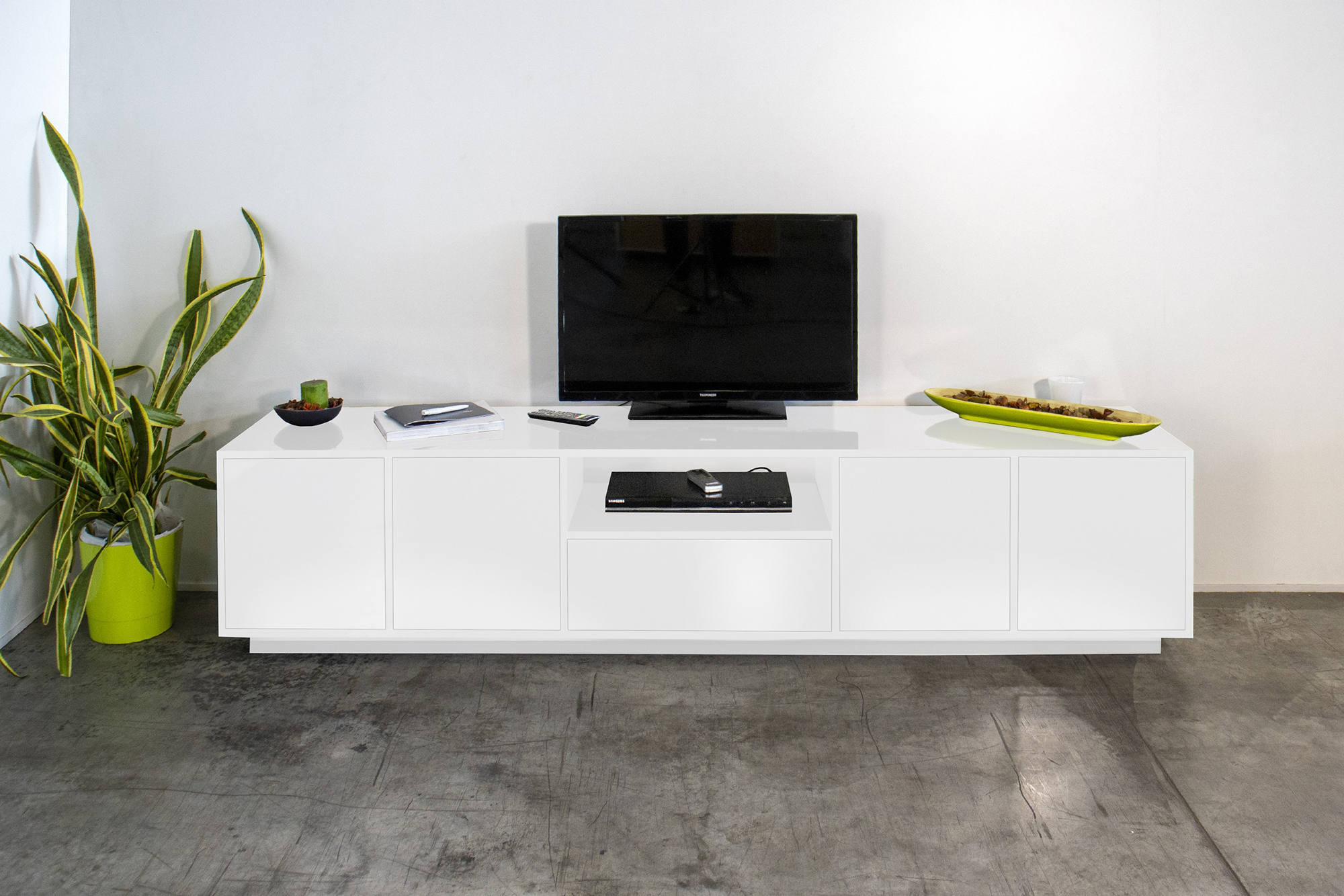 Mobile porta TV Dlepor, Credenza bassa da soggiorno, Base porta TV, 100% Made in Italy, cm 220x41h46, Bianco lucido