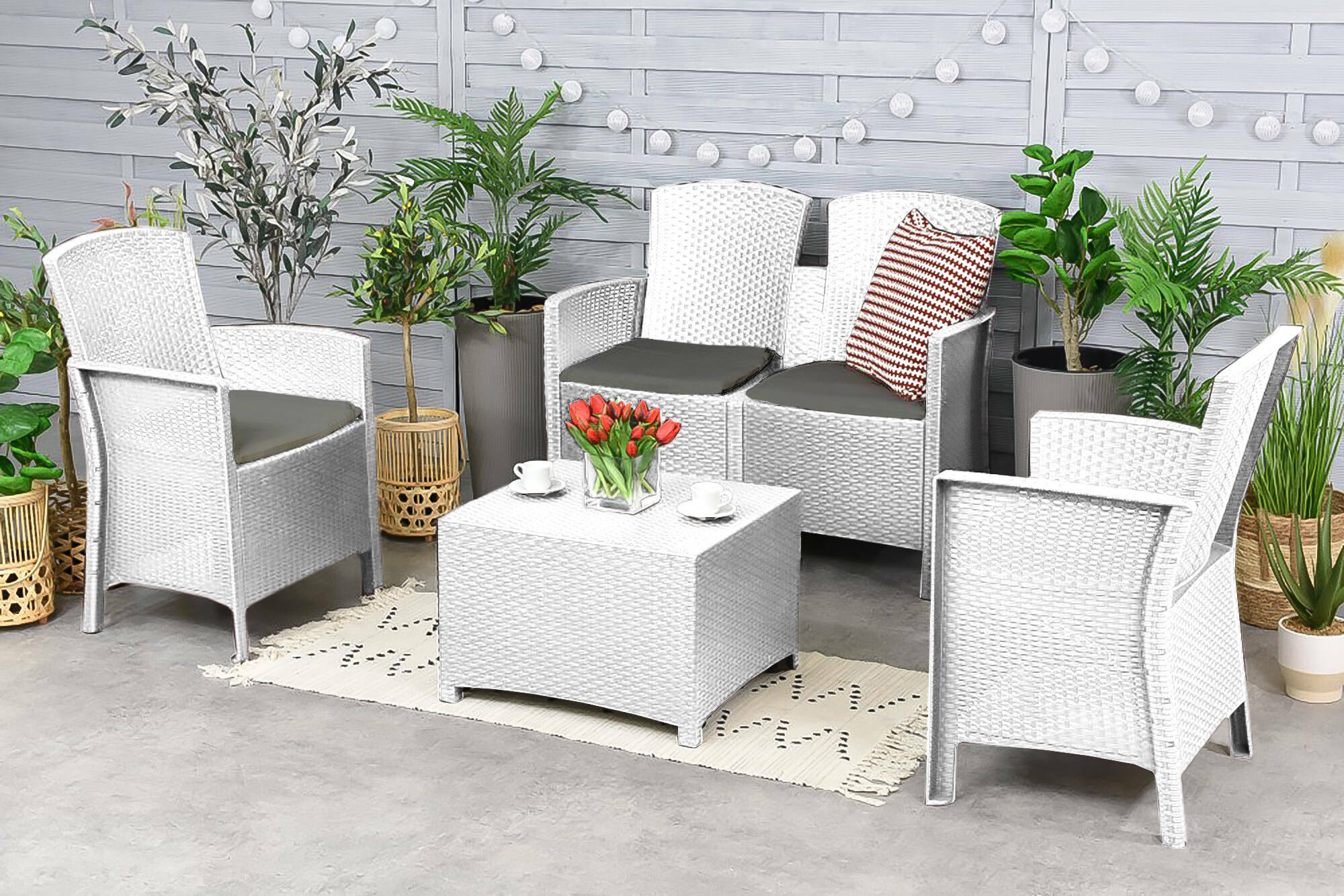 Salottino da esterno Urano, Set da giardino con cuscini, Salottino  effetto rattan, 100% Made in Italy colore Bianco