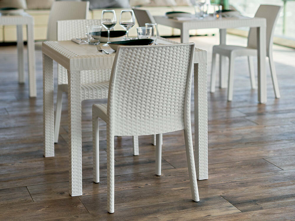 Tavolo da esterno Marte, Tavolo quadrato fisso, Tavolo da giardino multiuso effetto rattan, 100% Made in Italy, Cm 80x80h74, Bianco