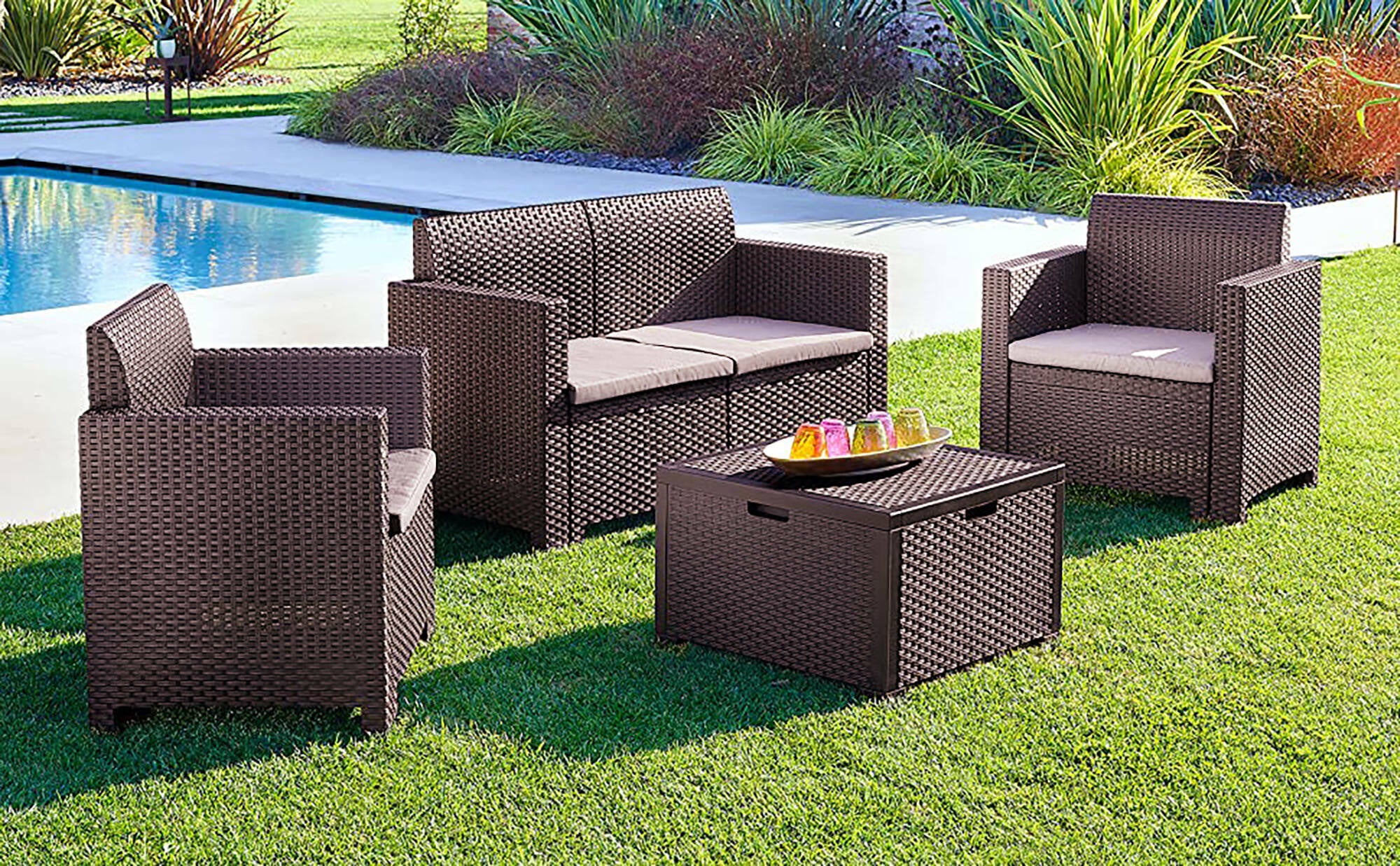 Salottino da esterno Venere, Set da giardino con cuscini, Salottino effetto rattan, 100% Made in Italy, Marrone