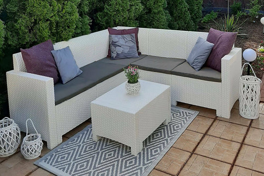 Salottino da esterno Eris, Set da giardino con cusciniindoor e outdoor effetto rattan, 100% Made in Italy, Bianco