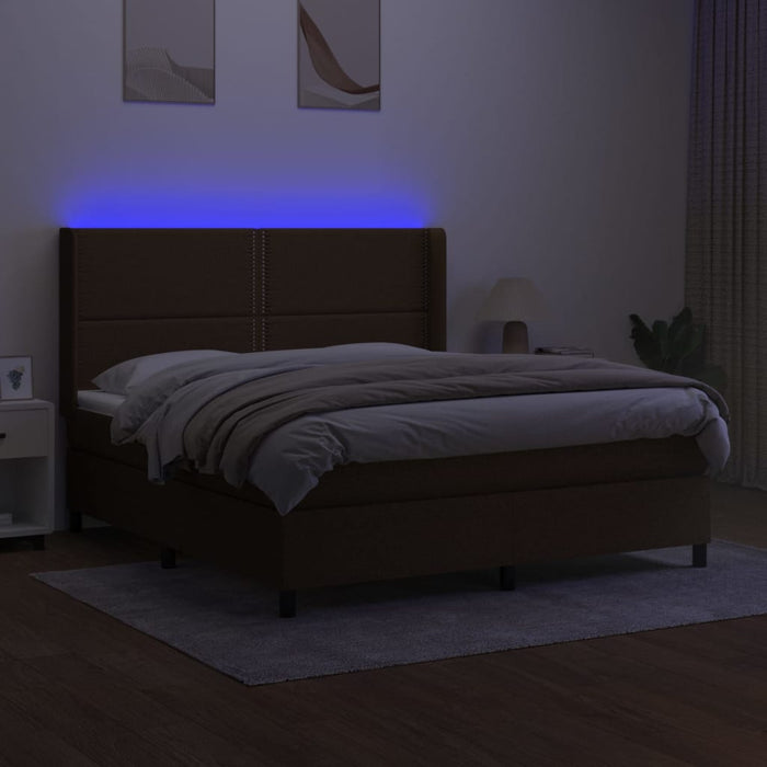 Letto a Molle Materasso e LED MarroneScuro 180x200cm in Tessuto 3138256