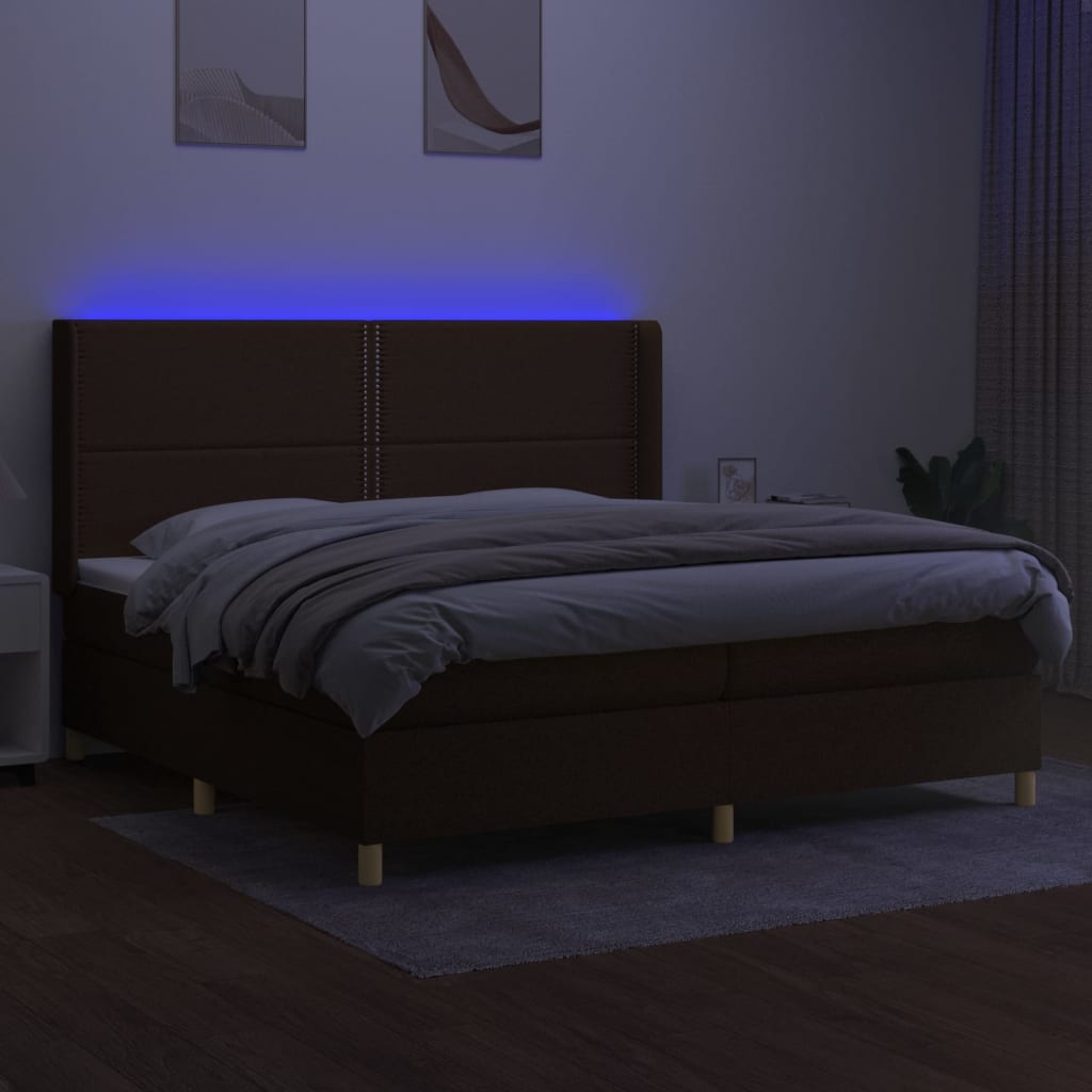 Letto a Molle Materasso e LED MarroneScuro 200x200cm in Tessuto 3138824