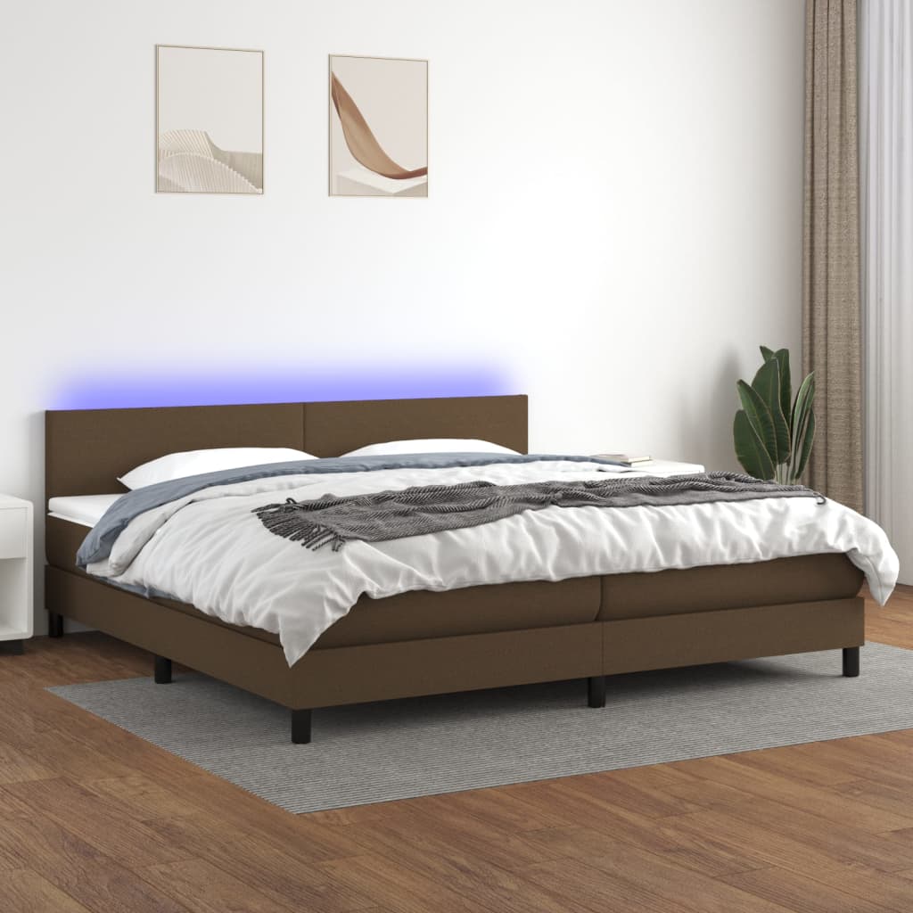 Letto a Molle Materasso e LED Marronescuro 200x200cm in Tessuto 3133024