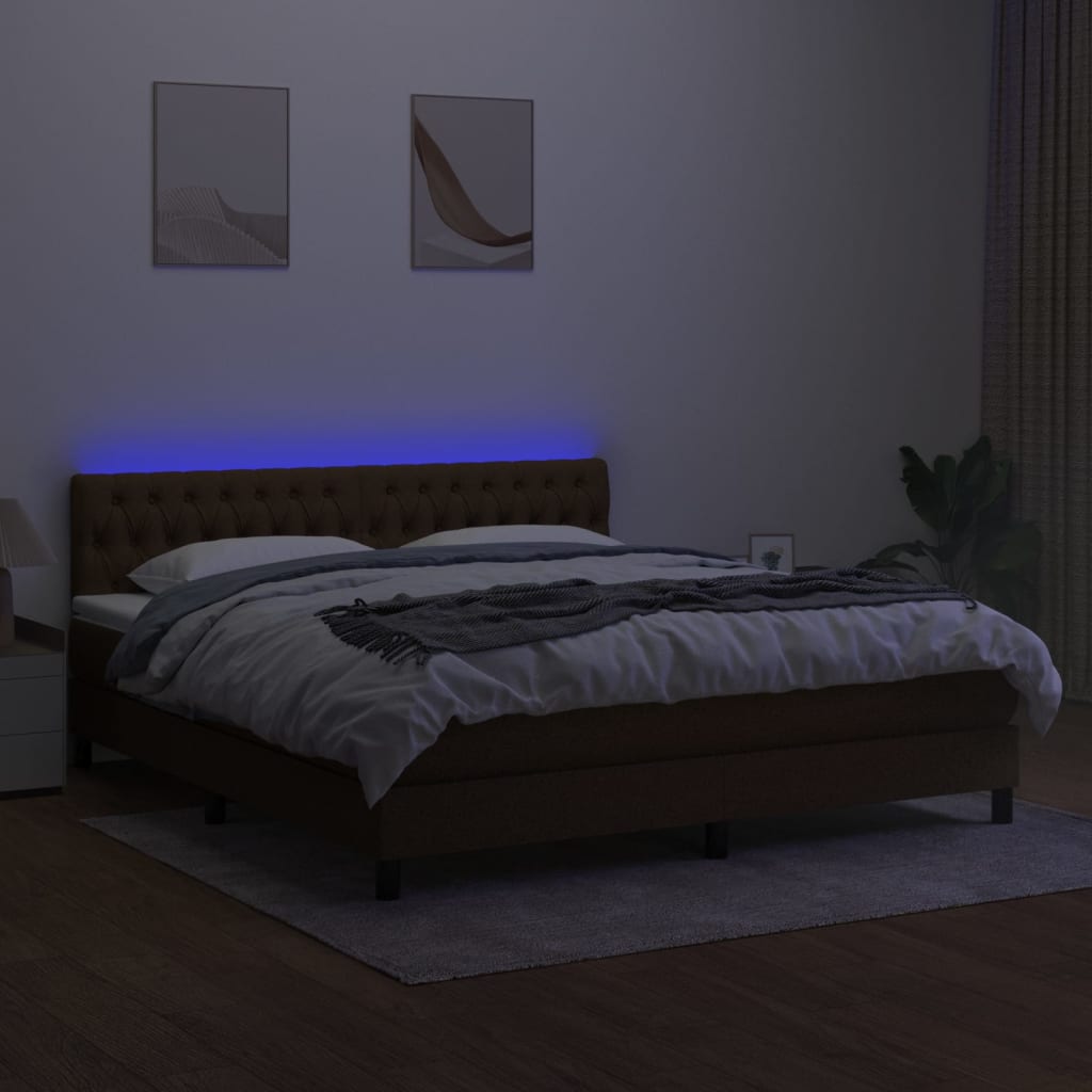 Letto a Molle Materasso e LED Marrone Scuro 160x200 cm Tessuto 3133408